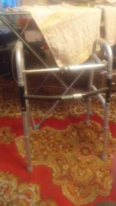 Продам ходунки почти новые