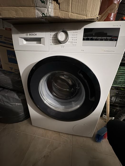 Vand masina de spalat haine Bosch