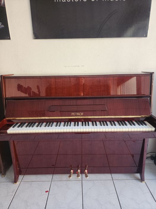 Петроф 3 педали. Petrof