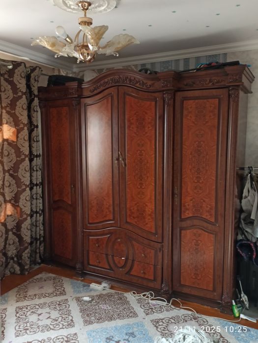 Шкаф для одежды очень прочный материал состояние хорошее