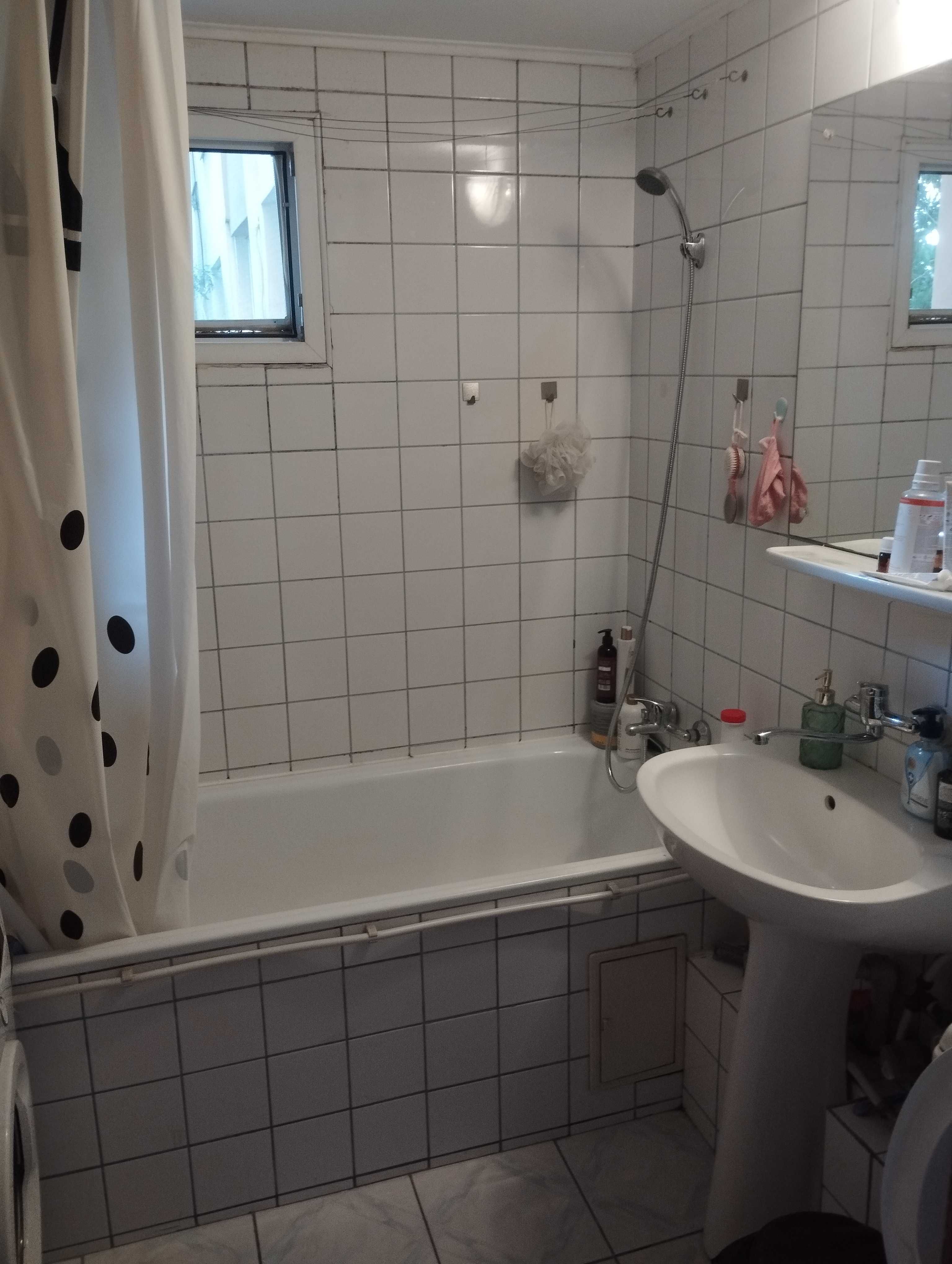 Caut colega apartament