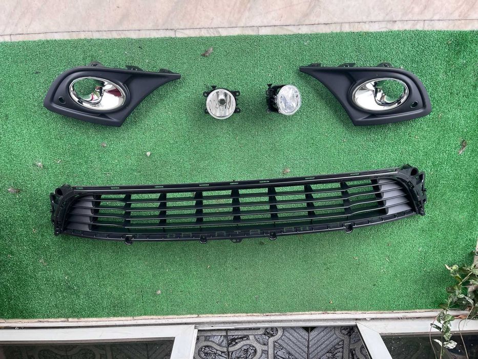 Ornament/grila proiector crom  megane 3 originale