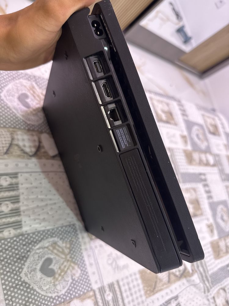 Pleystation 4 slim