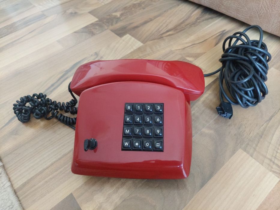 Telefon fix cu butoane ,model vintage,old,retro, visiniu