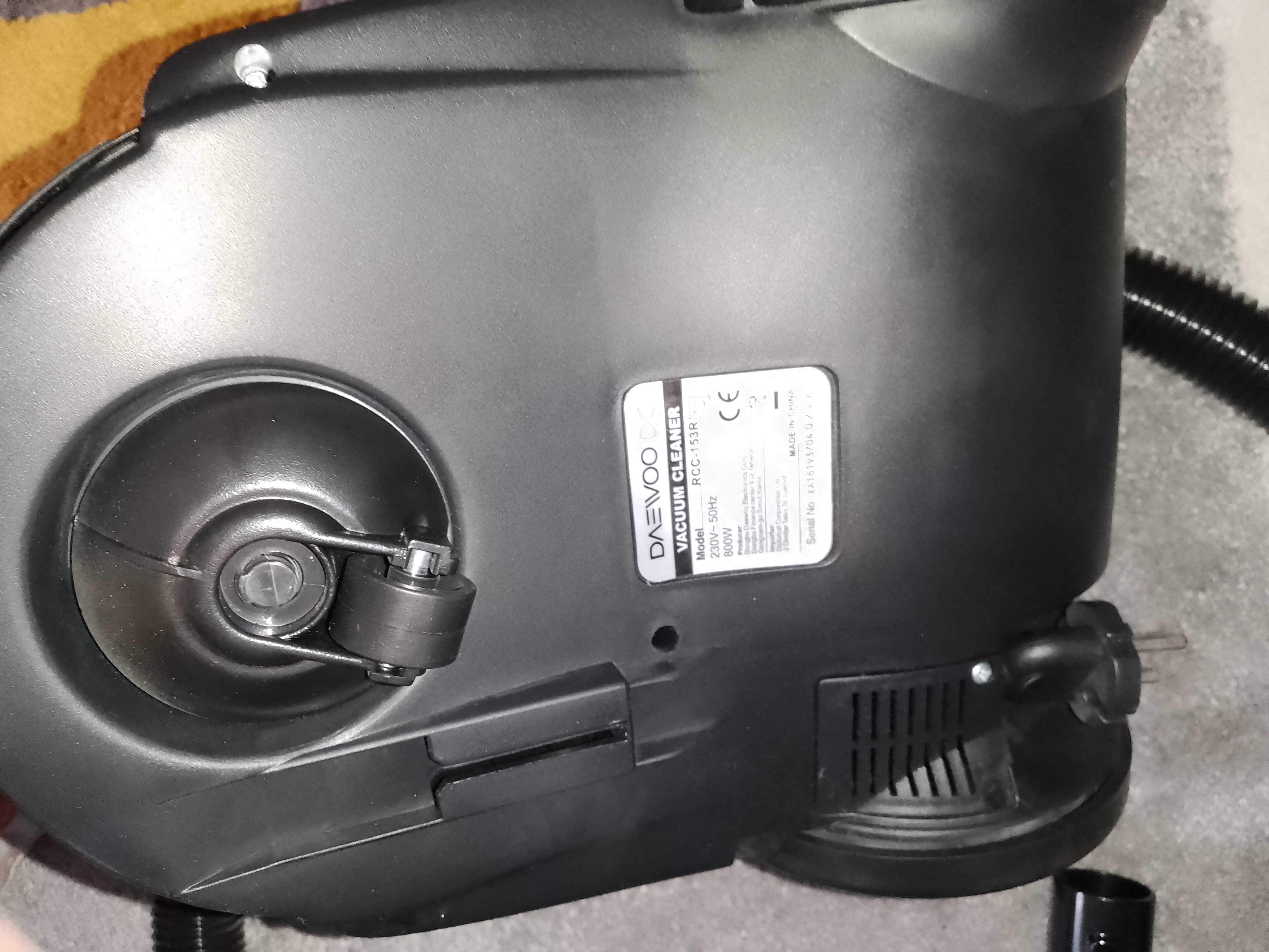 Продавам прахосмукачка Daewoo  800W