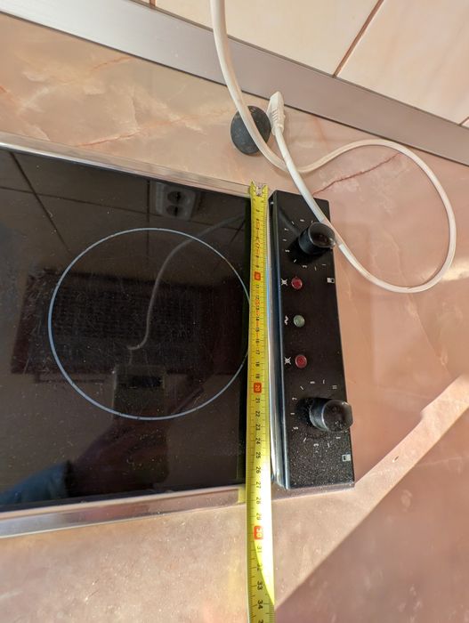 Mobila bucătărie, hota și plita mica