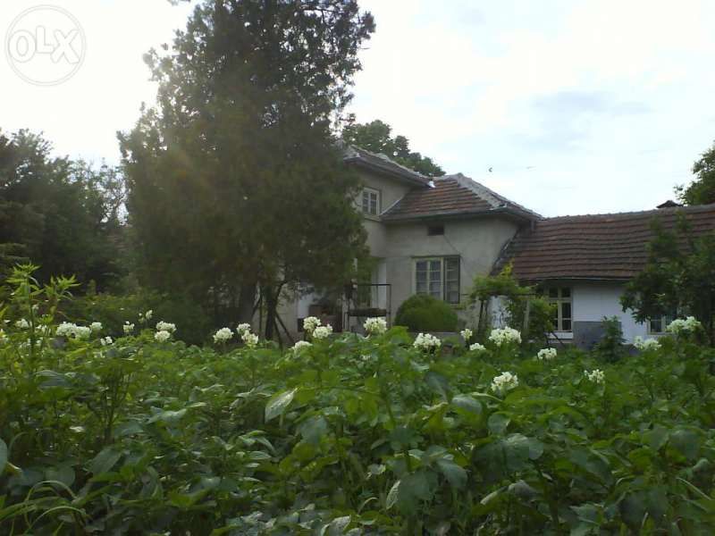 къща,вила, с двор село Бутово област Велико Търново