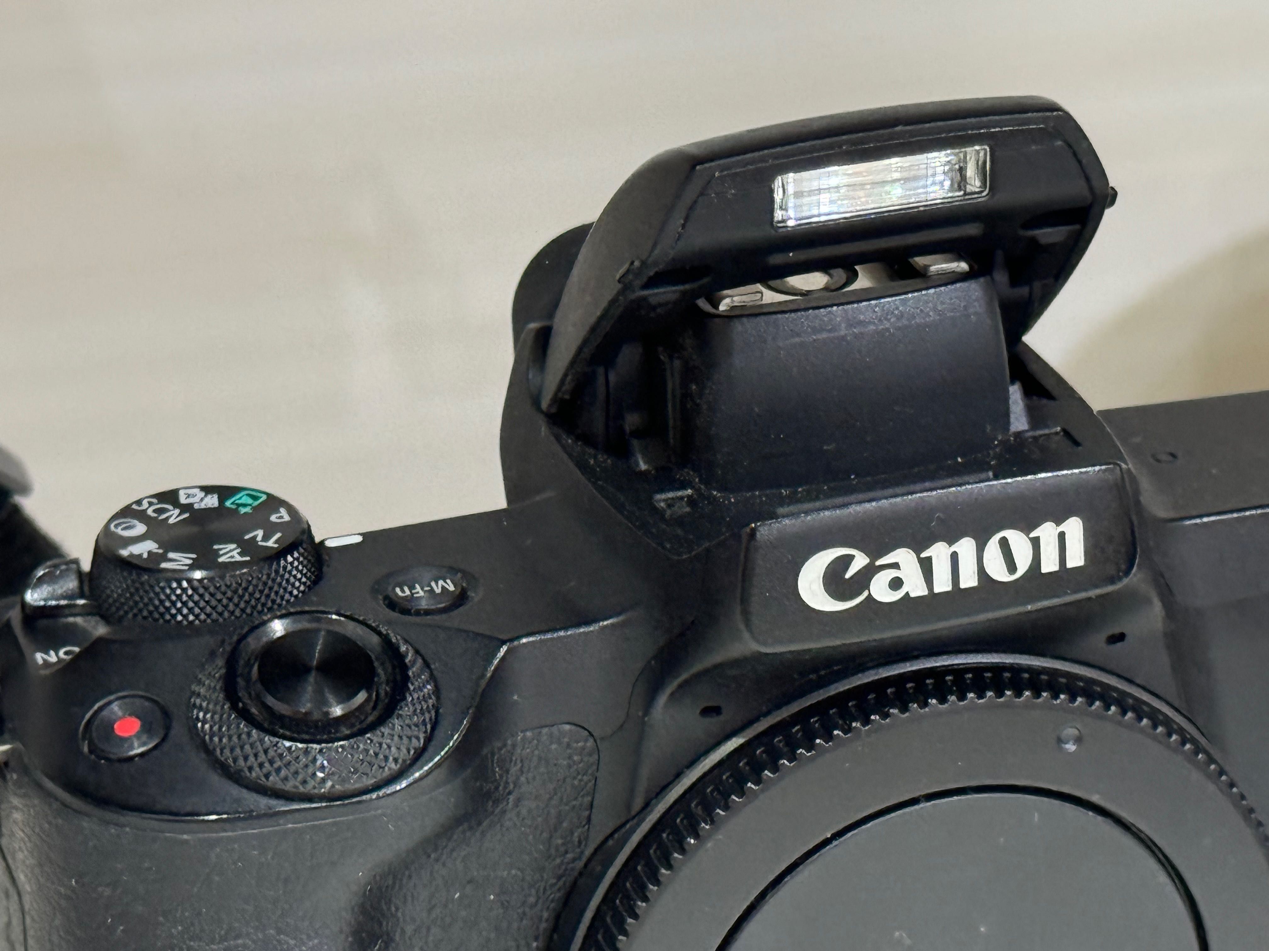 Продаю Canon M50 с объективом 18-150 f/3.5-6.3