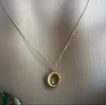 Colier aur 14K cu diamant – design circular rafinat.”