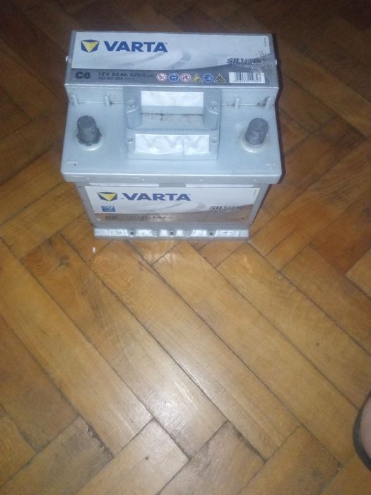 Vând două cauciucuri cu jante