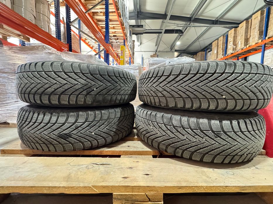 Set 4 roti de iarna 195 65 15