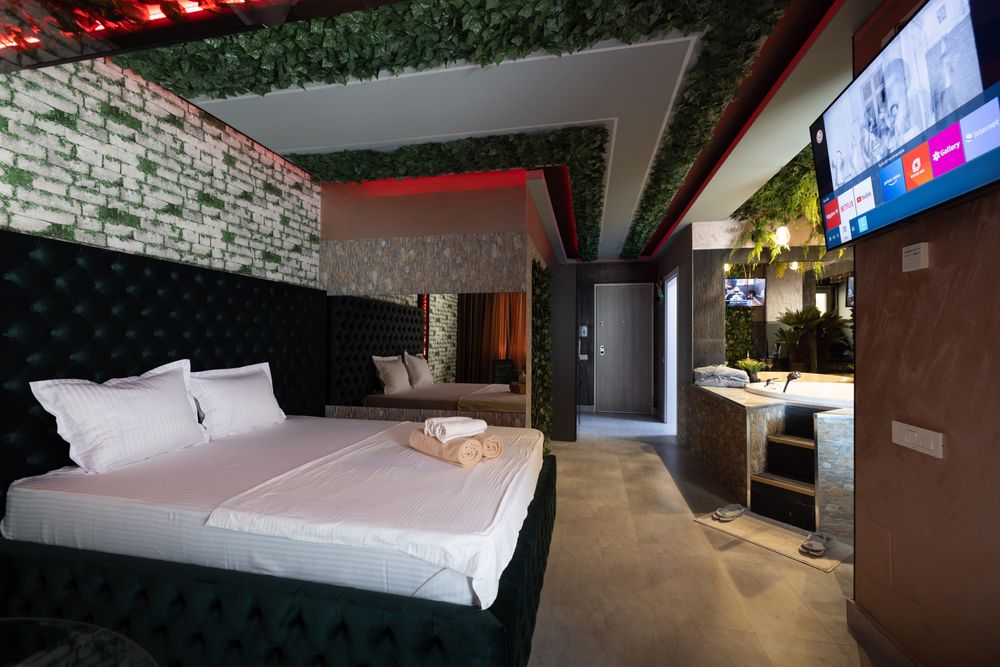 Regim hotelier de Lux cu Jacuzzi in camera