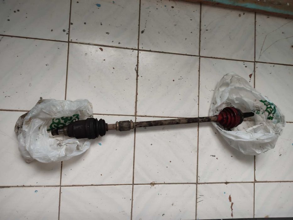 Привод в сборе на Geely mk cross в нормальном состоянии