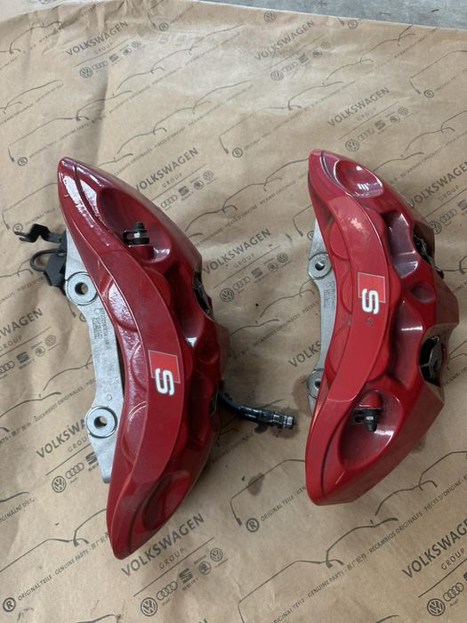 Предни спирачни апарати и дискове за Audi S8 4N