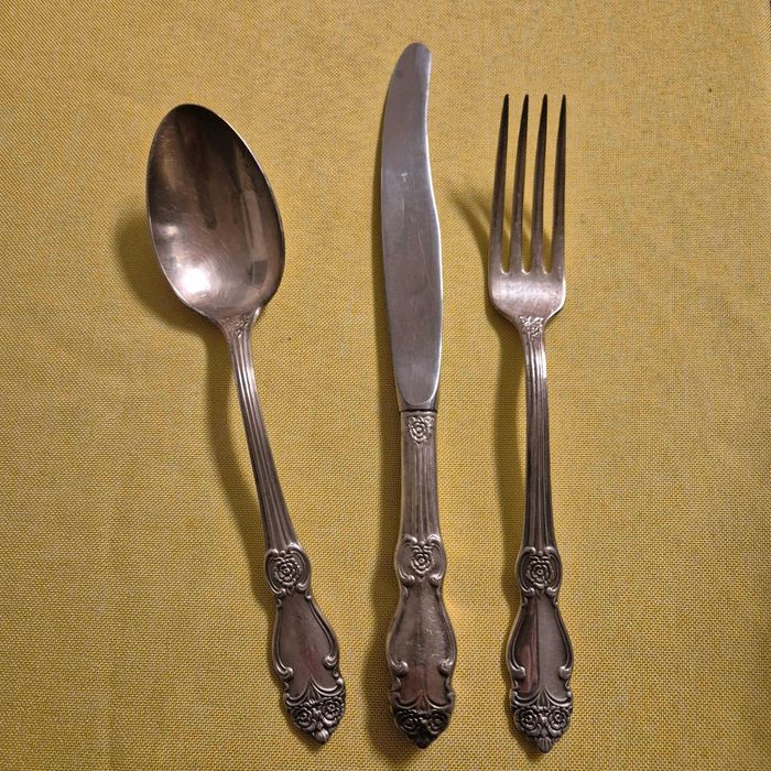 Комплект прибори за хранене в куфарче