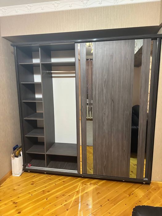 Шифоньер б/у, почти новый.