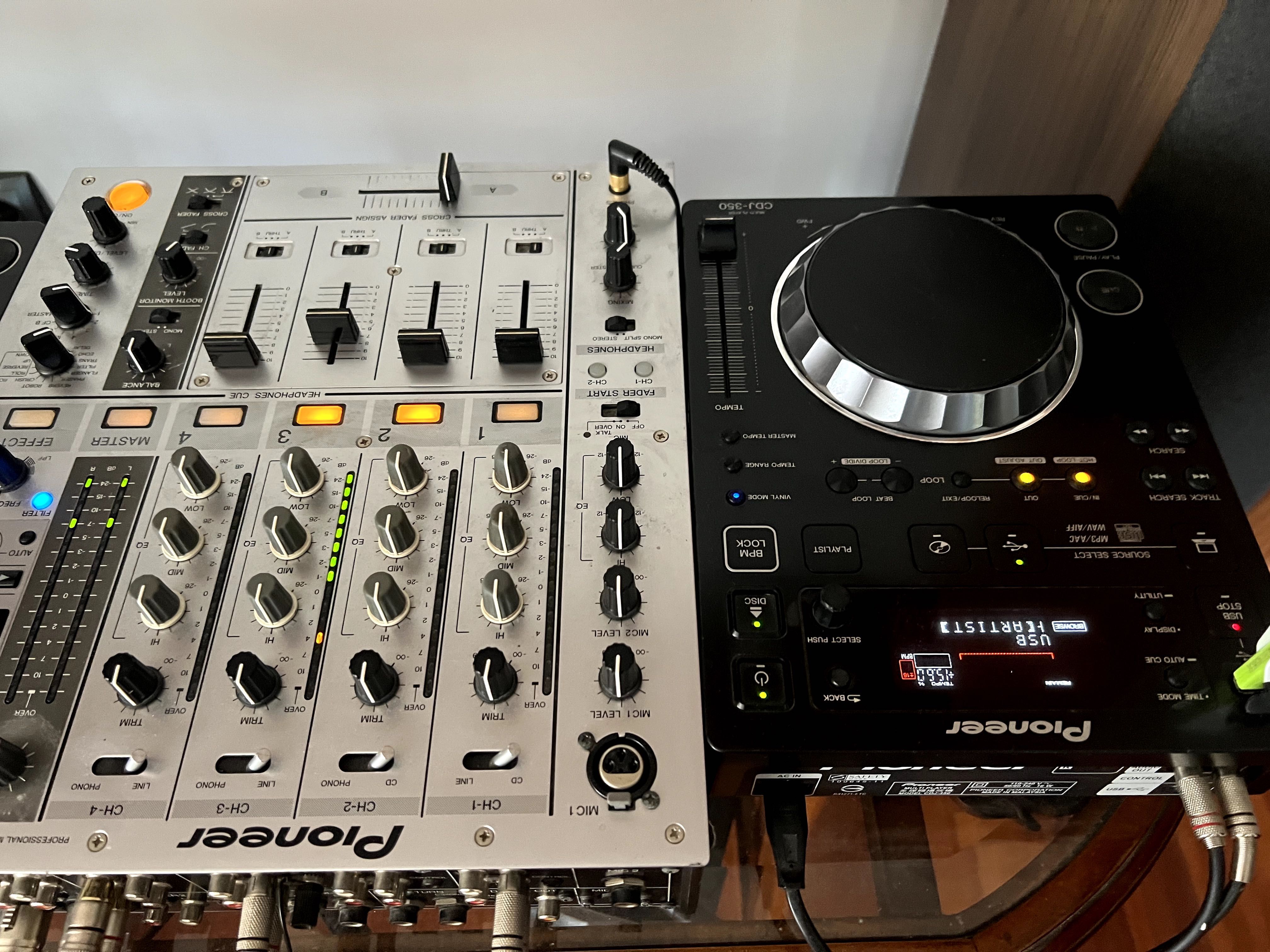 2x Pioneer CDJ-350 + DJM-700 миксер