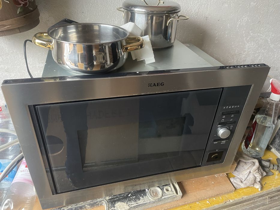 Cuptor cu microunde incorporabil AEG