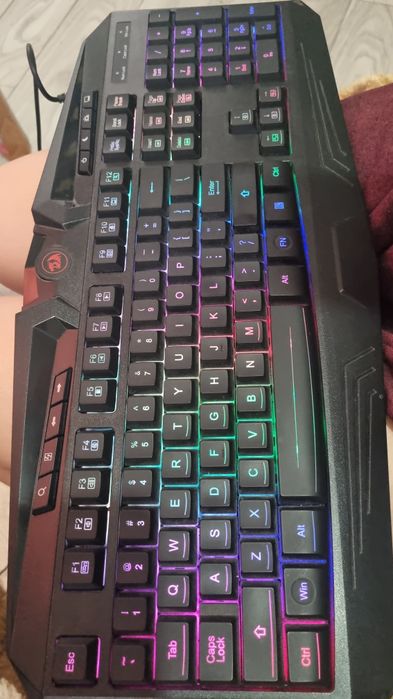 Leptop Asus tastatura si mouse