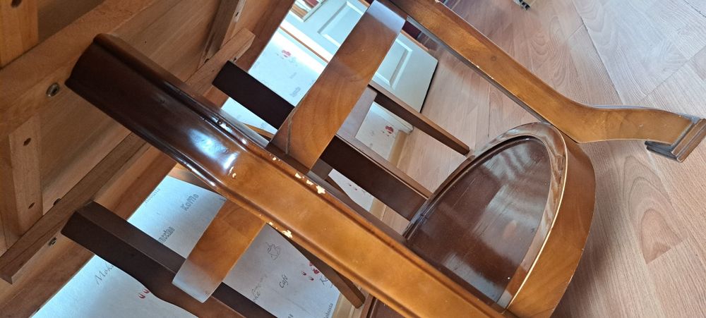 Продам стол+6 стульями, дерево, диаметр где то 120 см
