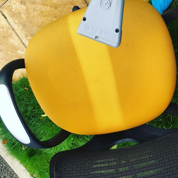 Професионално почистване на дивани, мокети, килими и авто тапицерия