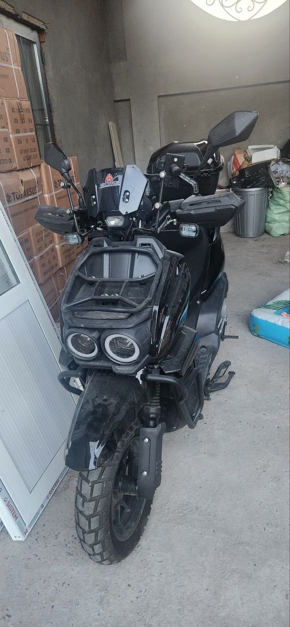 Skuter  sotiladi 300 km yurgan yengde