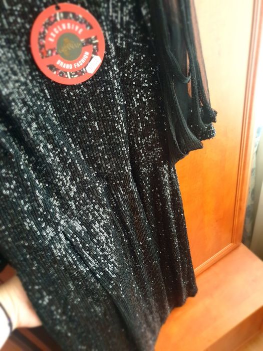 Vand rochie neagră noua