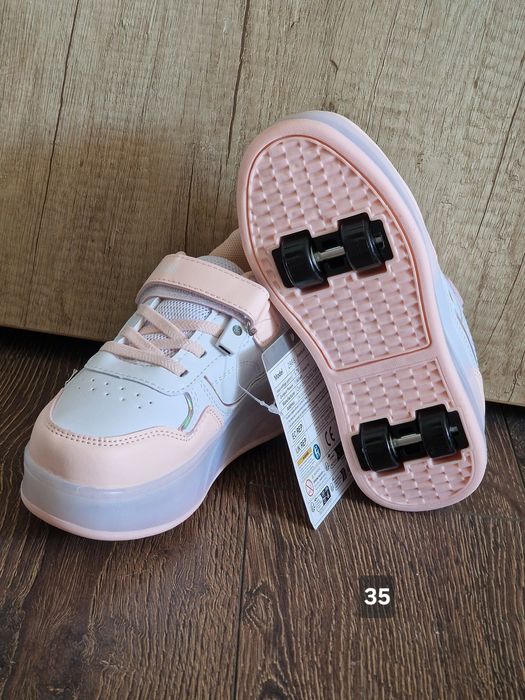 Adidasi cu role detașabile