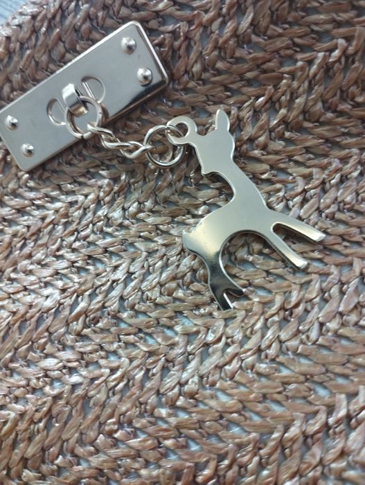 Chiroyli sumka kiyikli va zanjirli