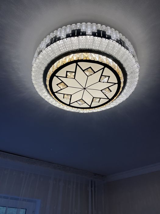 Продам  Led люстру.