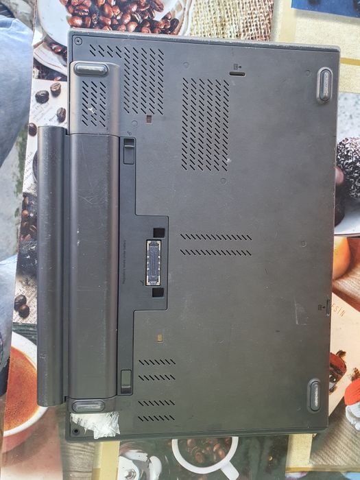 Vând laptop Lenovo pentru piese