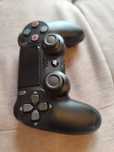 Vând maneta ps4 originala.