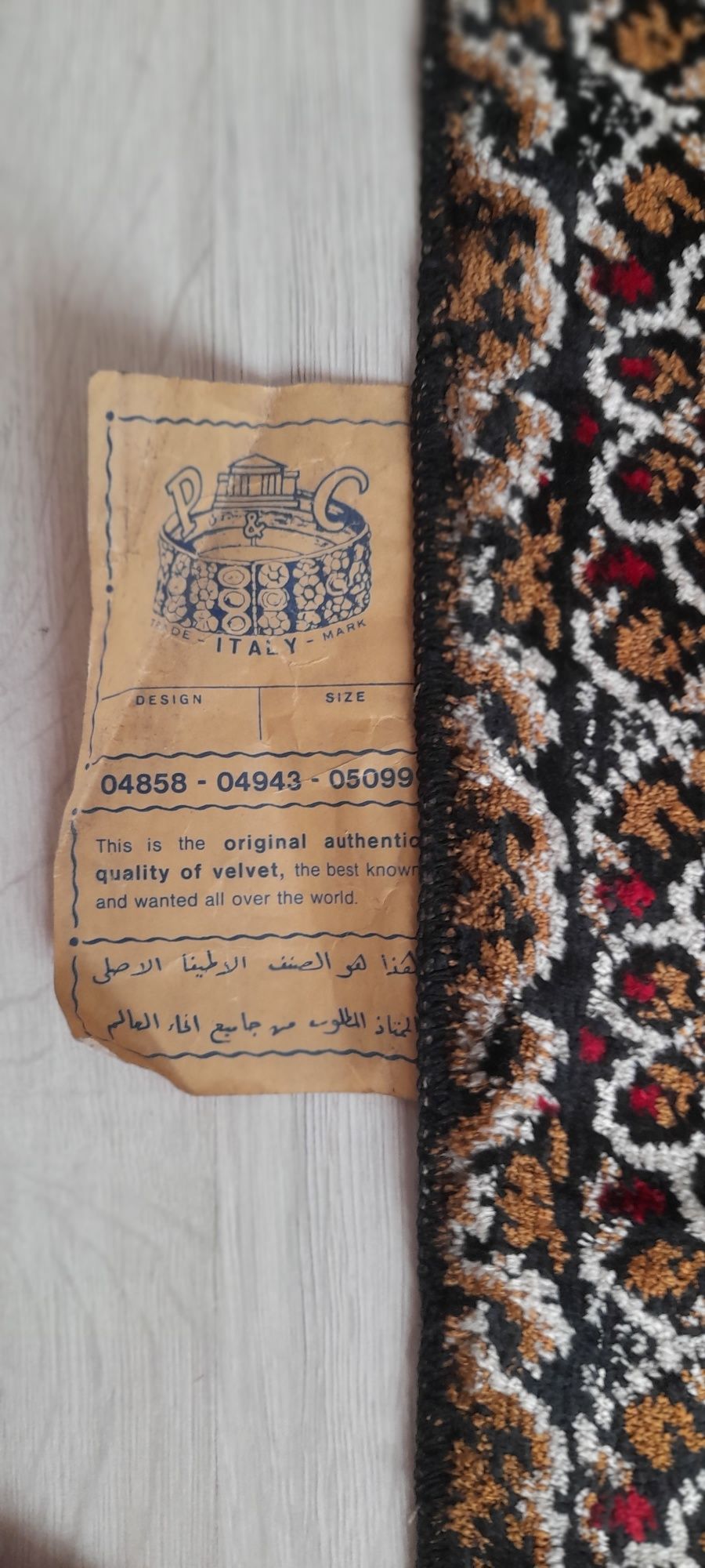 Vănd carpete original din material persian original. Preț per bucată.