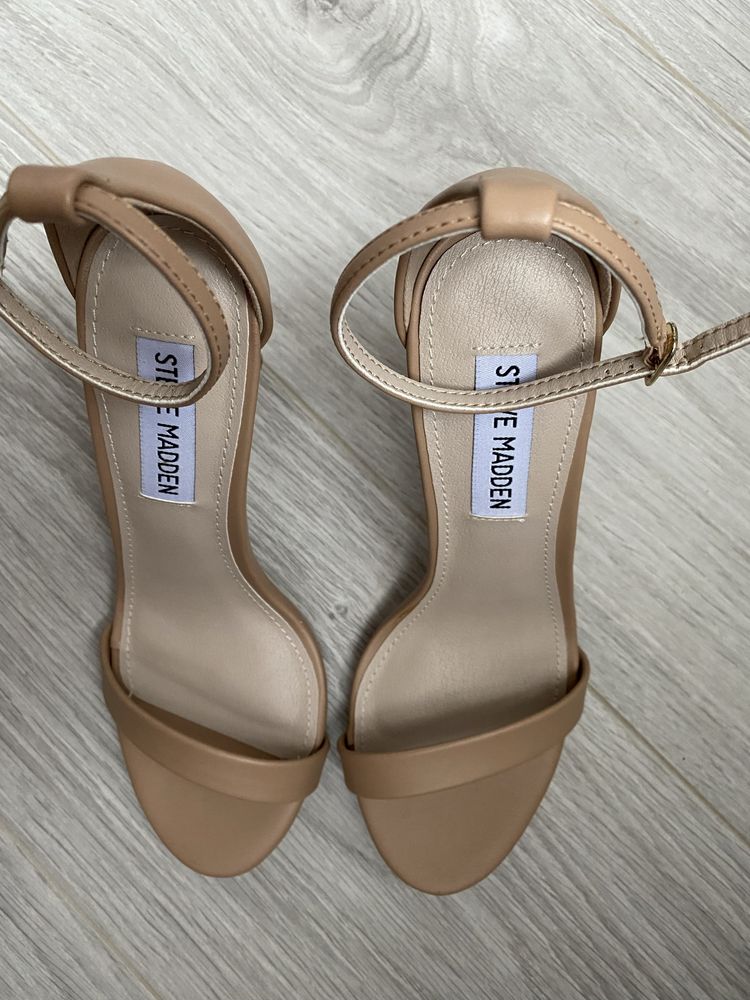 Sandale nude Steve Madden marimea 37