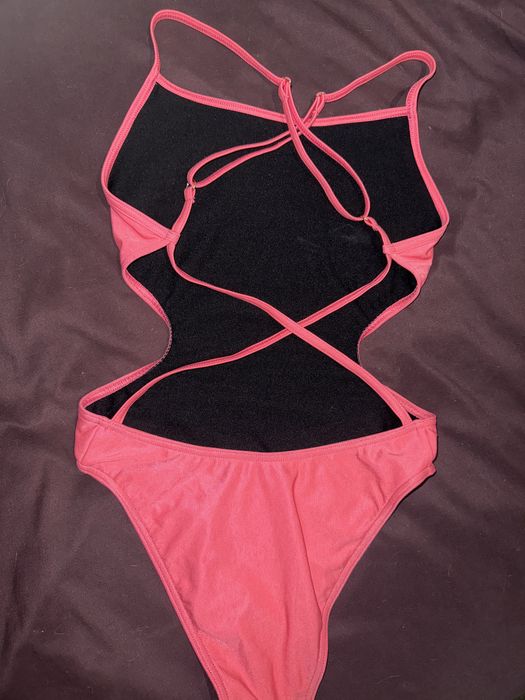 Цели бански за плуване