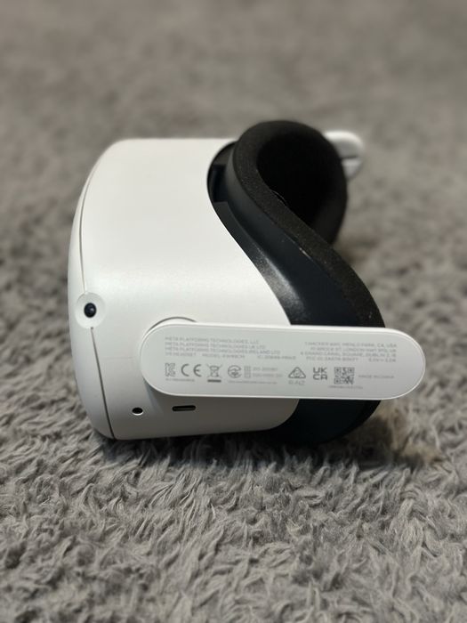 Продавам Oculus Quest 2 128GB СПЕШНО!цената може да се намали!
