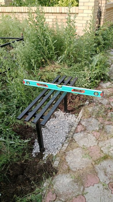 Скамейка на кладбище,зират