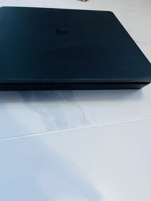 PS4 Slim 500GB-Готов за игра!