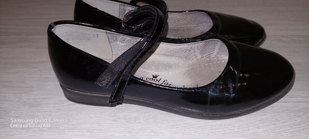 Продам школьные туфли
