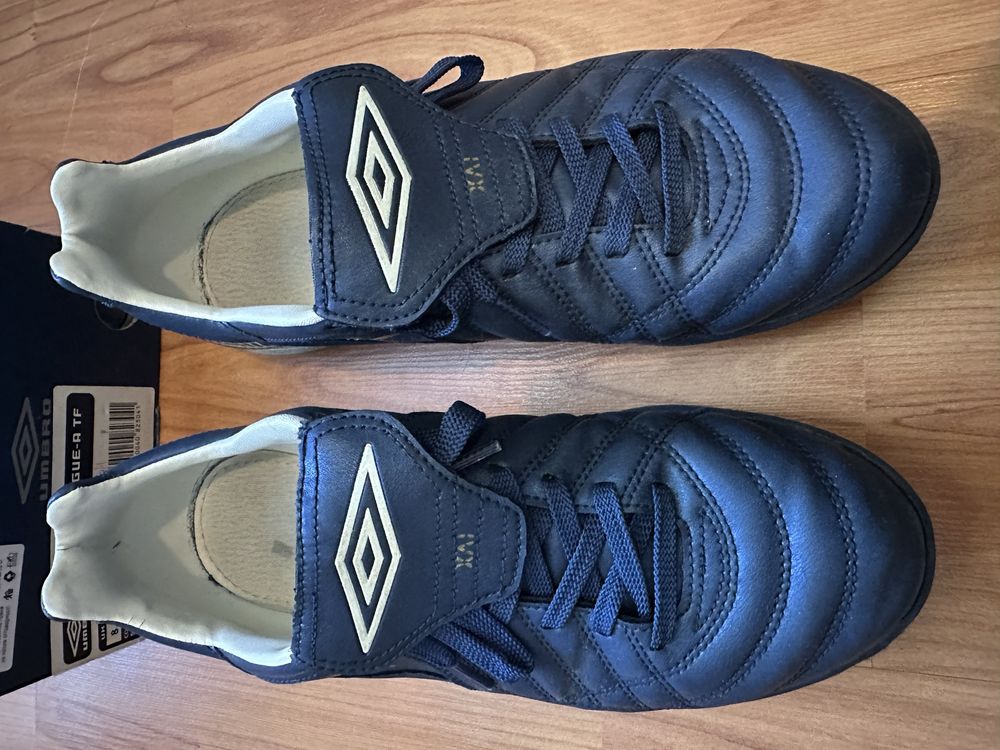 Футболни обувки бутонки Umbro Xai