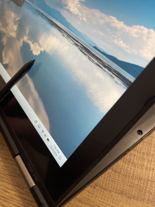 Lenovo Thinkpad Yoga 260 (touchscreen) , i7 Gen 6 , 8 GB RAM