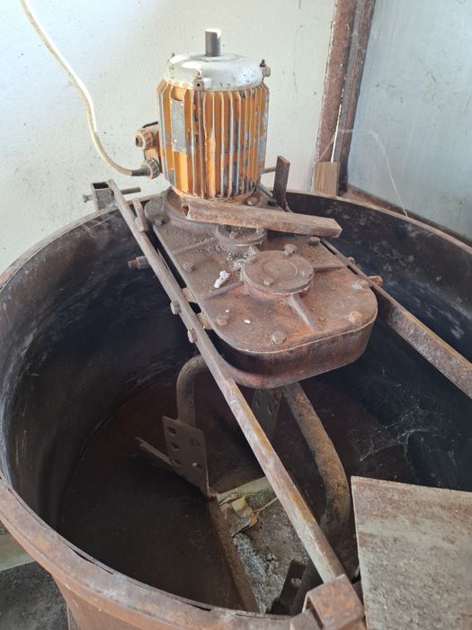 Машини за бетонни изделия, планетарна бетон бъркачка,вибро маса+калъпи