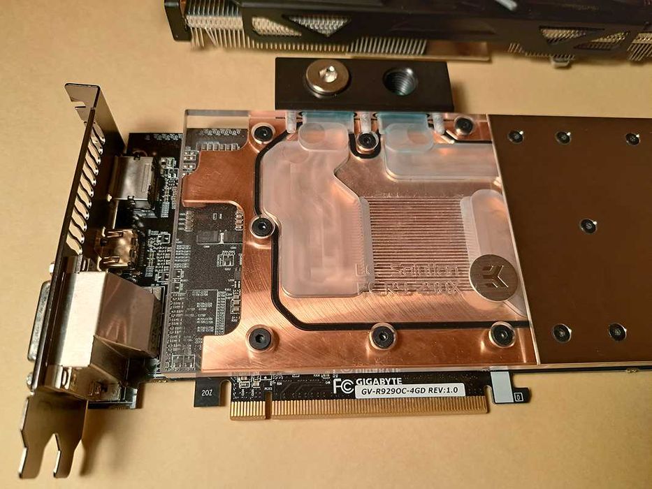 Gigabyte R9 290 4GB WindForce 3X OC, echipata cu un EK-FC R9-290X WB