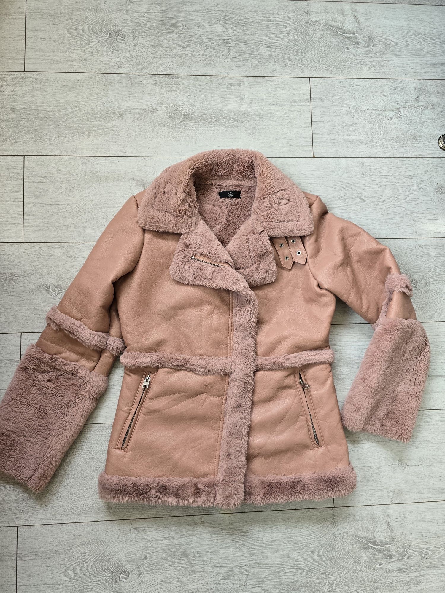 Зимно яке Missguided по етикет XS  но отг на S/M
