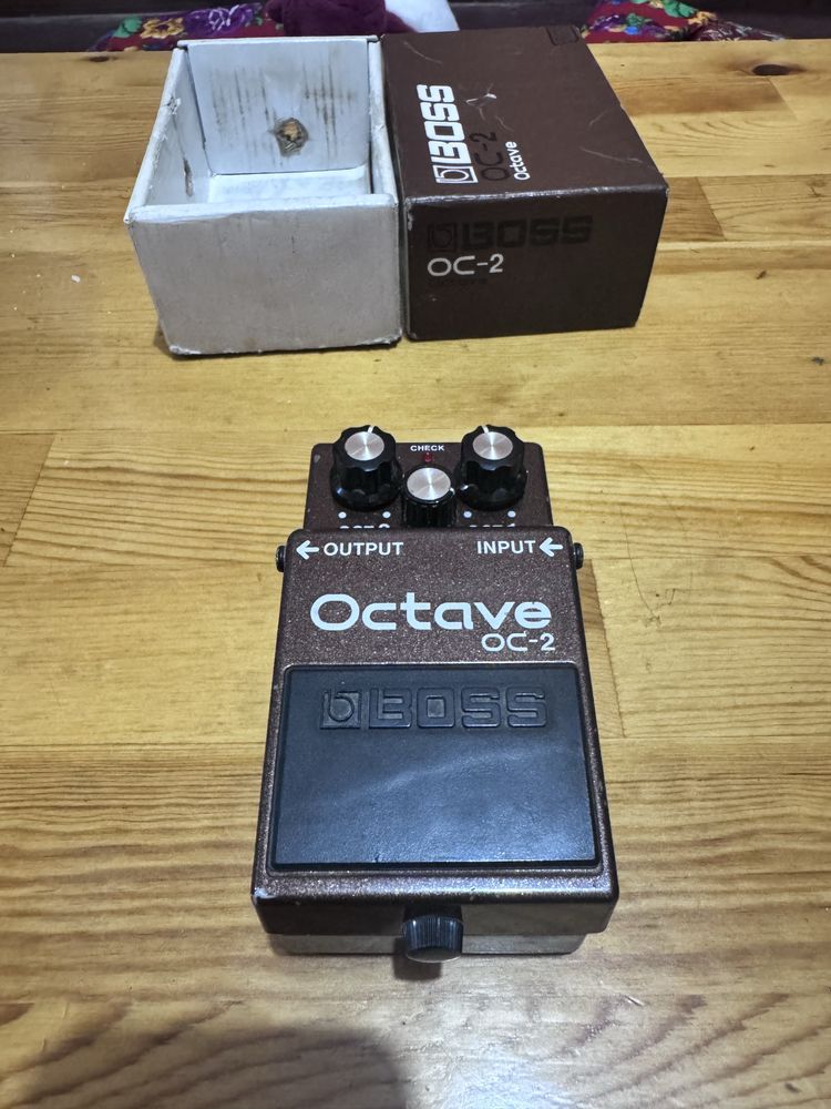 Продам гитарную примочку BOSS OCTAVER OC-2. В идеальном состоянии