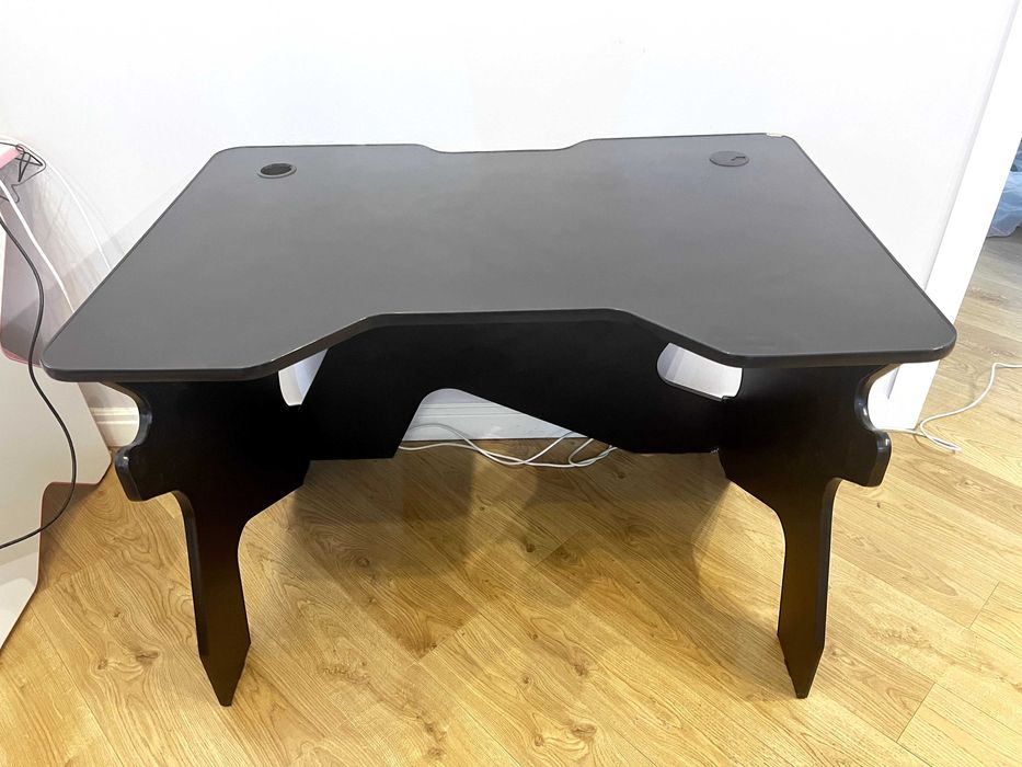 Игровой компьютерный стол WxG Mebel Global 110×75×75, чёрный