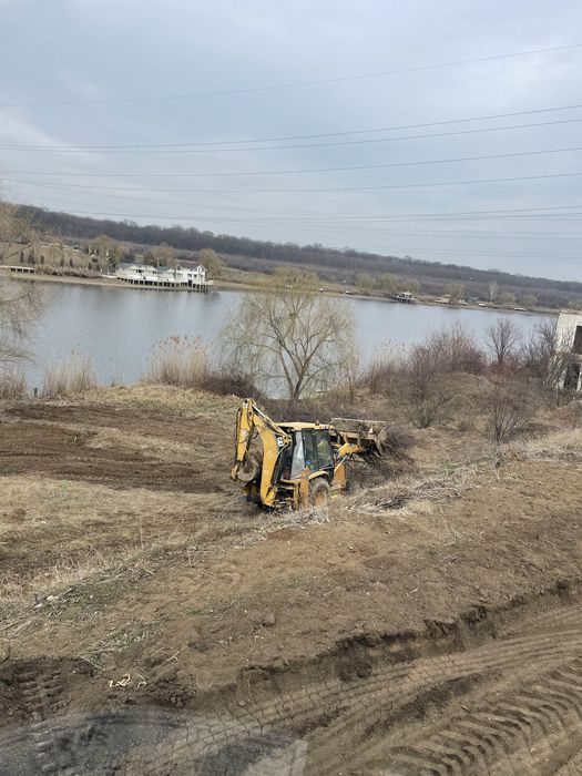 Inchiriem buldoexcvator cu picon