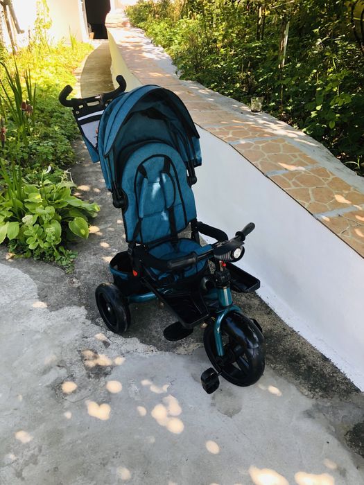 Tricicleta cu pozitie de somn si far cu melodii si jocuri de lumini