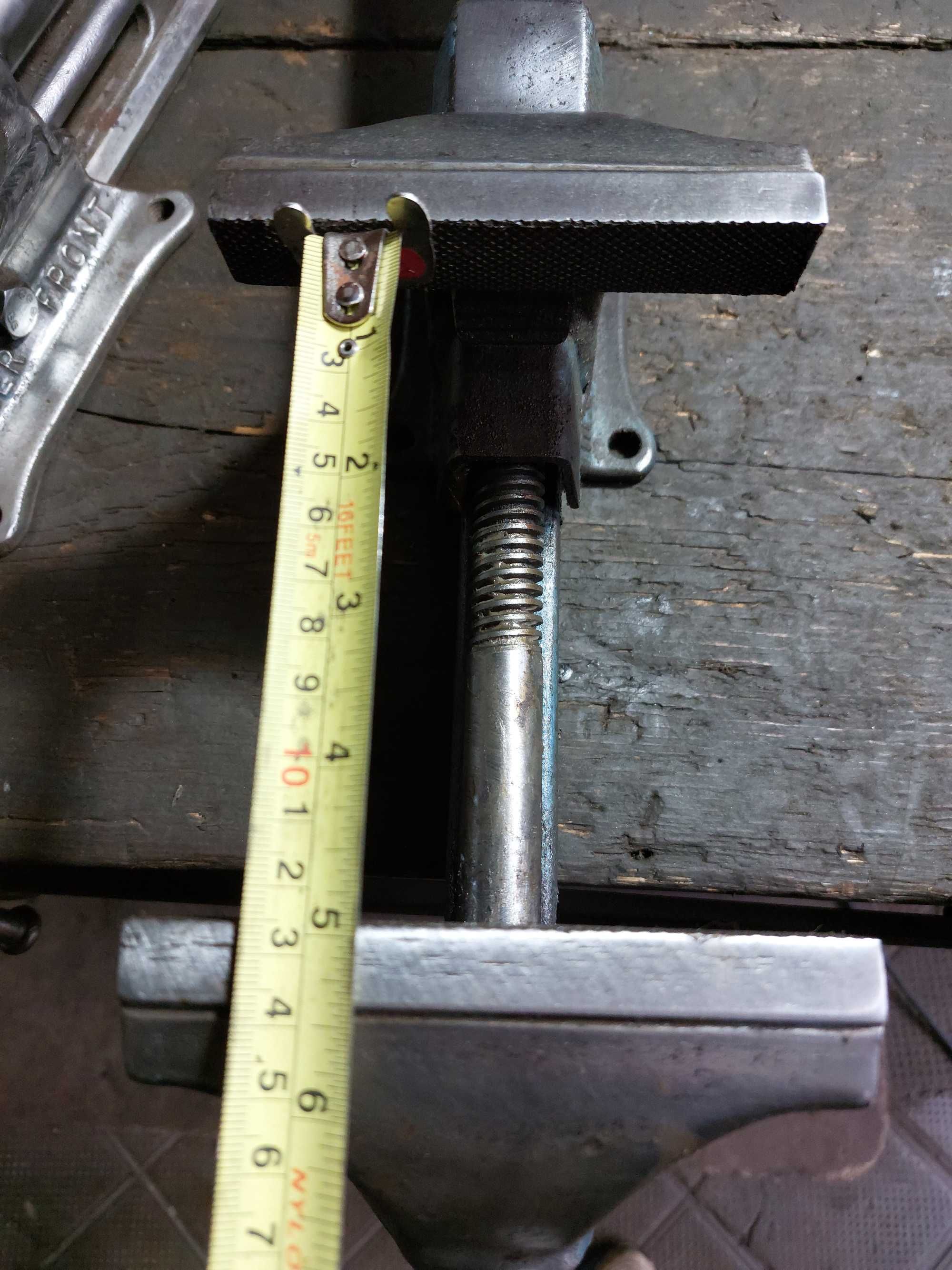 Menghina Heuer Front