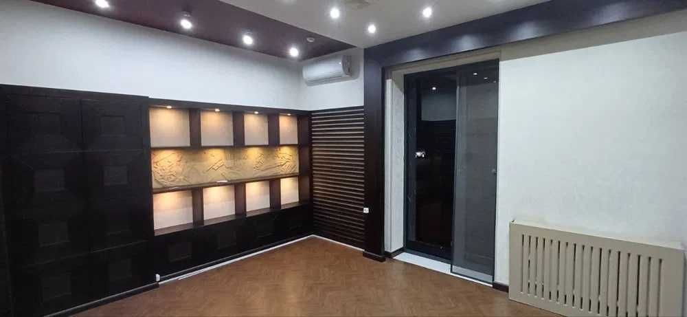 Помещение на 1-й линии — 480 м² в центре Яккасарая! Идеально под офис,